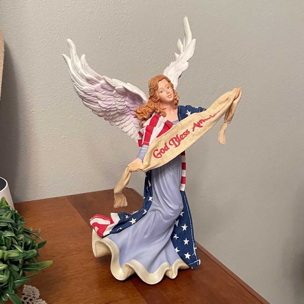 ENESCO 2002 Freedom’s Grace ANGEL OF LOVE Statue Patriotic God Bless America